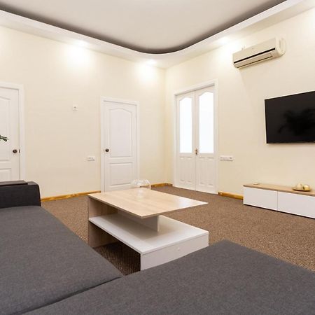 Apartment Center Of Odessa Eksteriør bilde