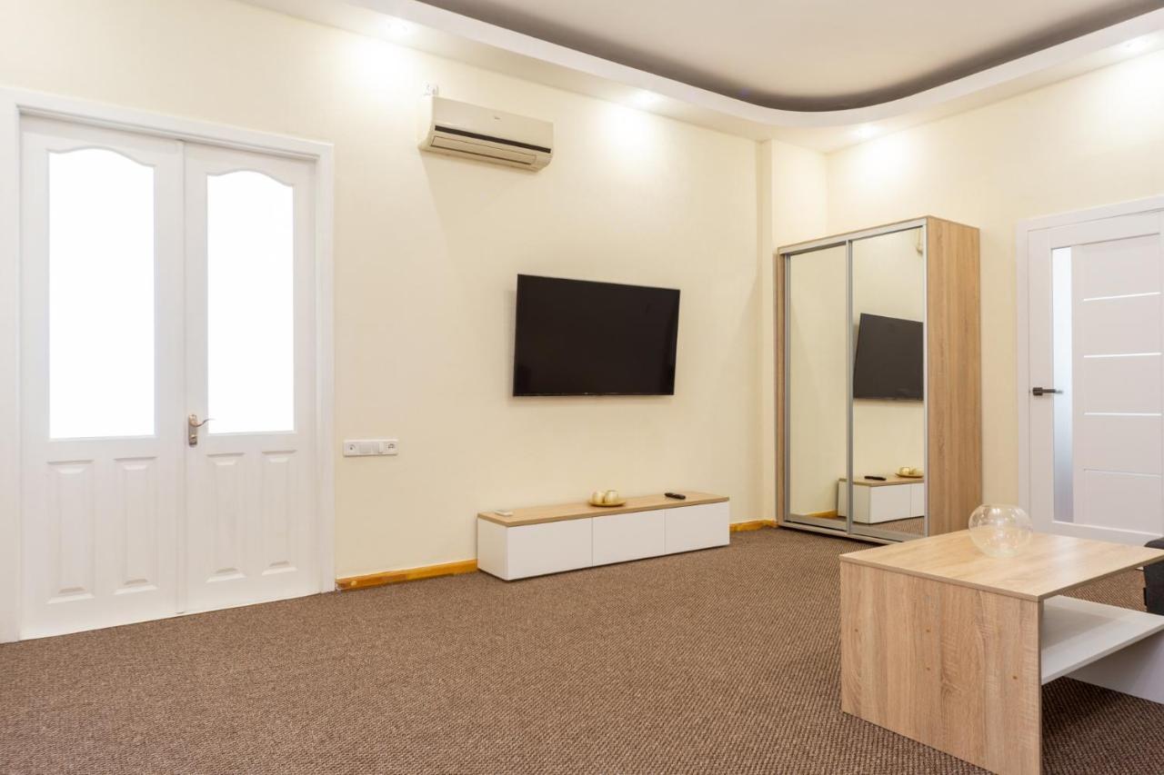Apartment Center Of Odessa Eksteriør bilde